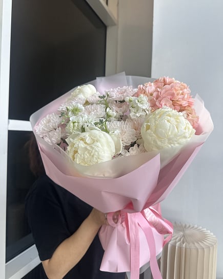 Зефирное облако из пионов и гортензий with delivery to Astana