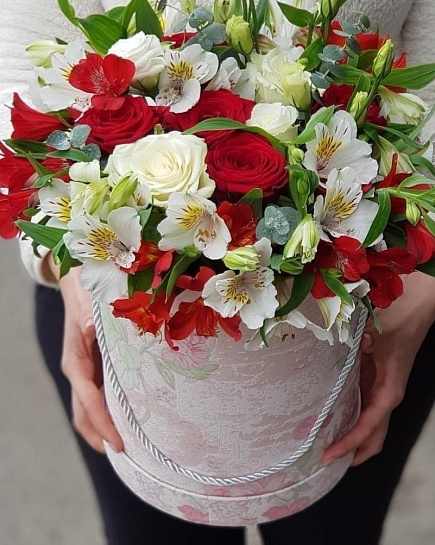 Bouquet of love box flowers delivered to Taraz