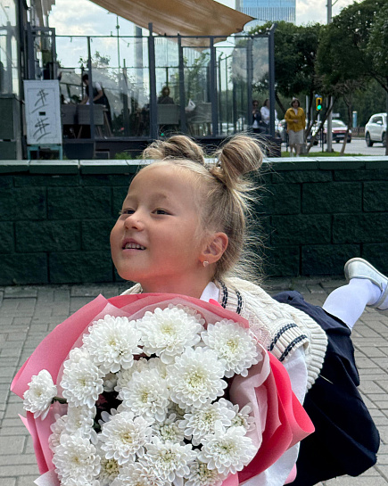 Bouquet of 5 branches of white chrysanthemums with delivery to Astana