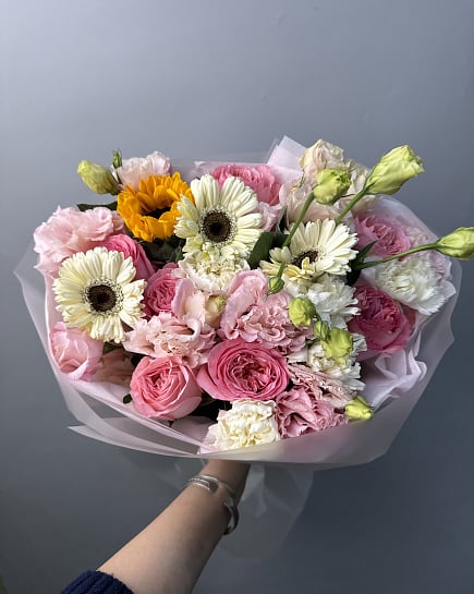 Солнечный микс с пионовидными розами с доставкой по Астане