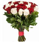 Букет-микс 33 красных и белых розы