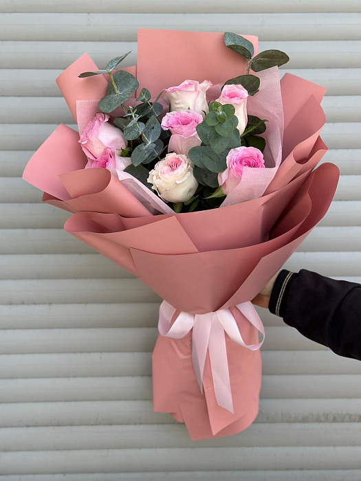 Bouquet of roses and eucalyptus