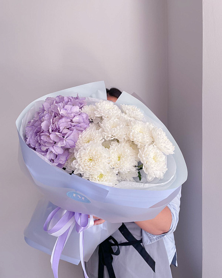 Bouquet of hydrangea and chrysanthemums with delivery to Astana