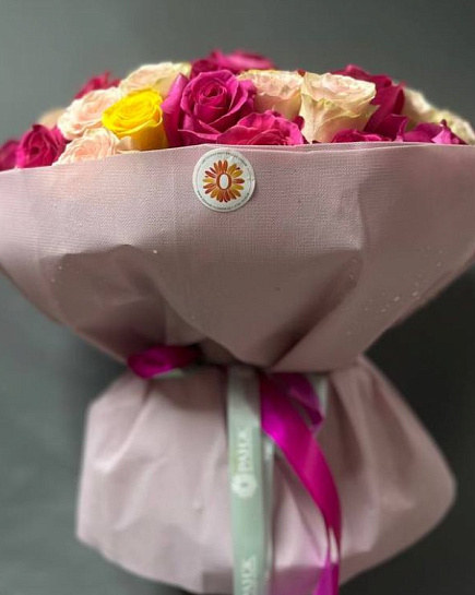 Букет из 65 голландских микс роз  с доставкой по Алматы