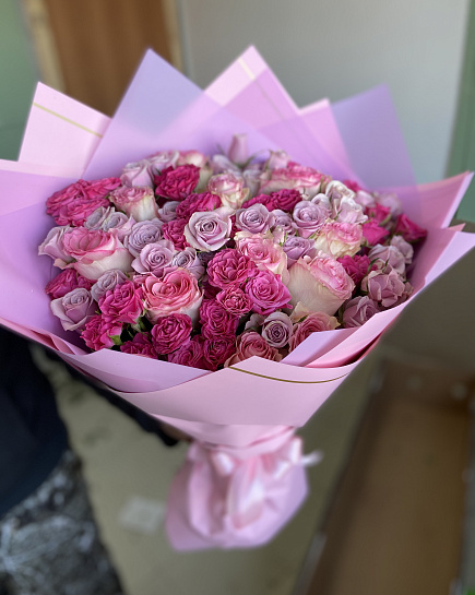 Mix of roses with delivery to Kostanay.