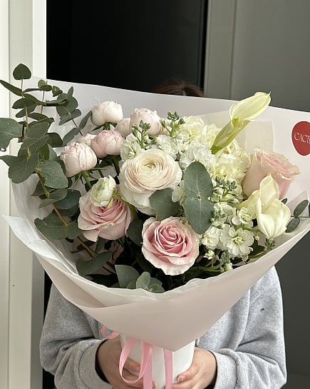 Пастельная элегантность с ранункулюсами и розами с доставкой по Астане