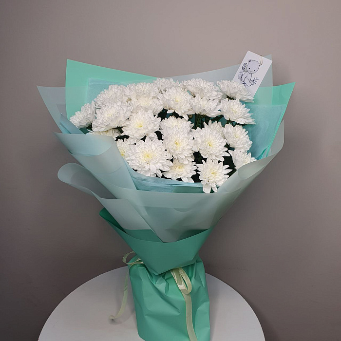 Bouquet of delicate chrysanthemums