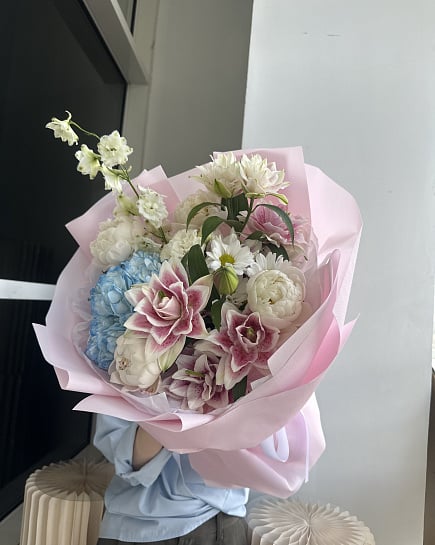 Пастельный микс с гортензией и лилиями with delivery to Astana