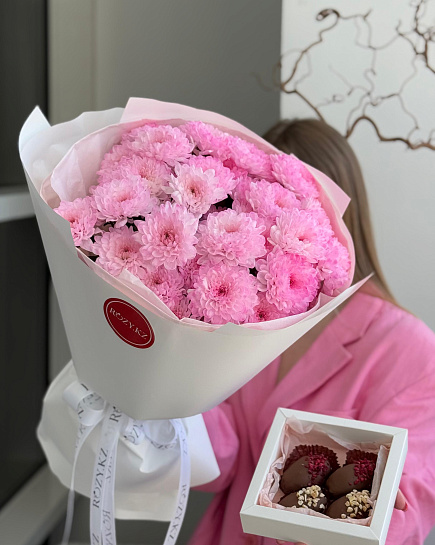Combo of 5 chrysanthemums and dates in chocolate with delivery to Astana
