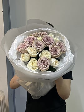 Элегантный дуэт пионовидных роз
