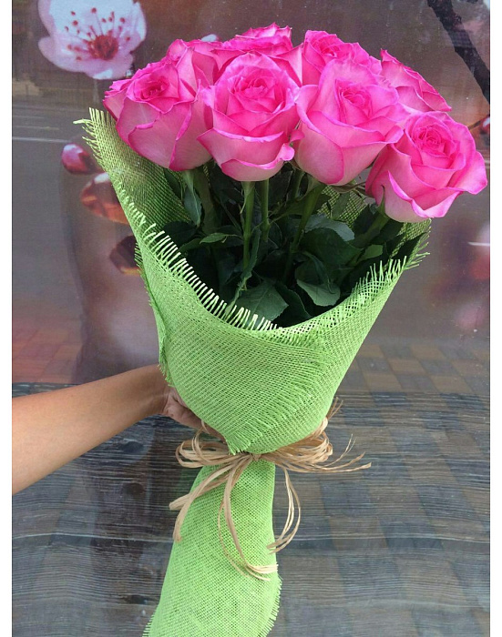 Букет из розовых роз "Сюрприз"