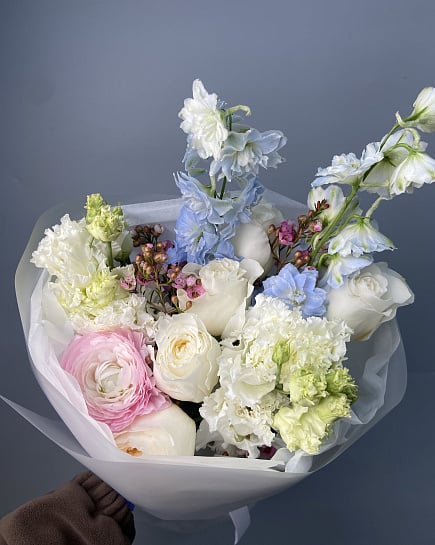 Нежный букет с ранункулюсом и пионовидными розами с доставкой по Астане