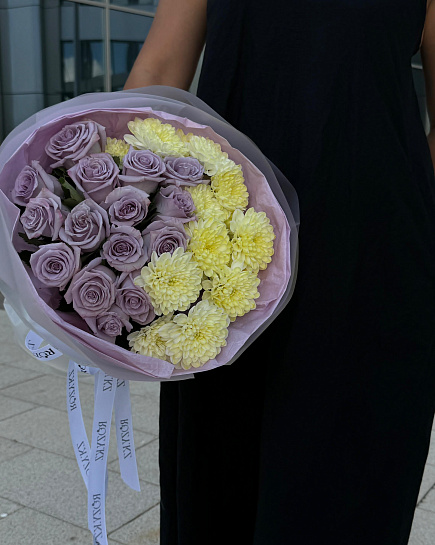 Bouquet of delicate chrysanthemums and roses with delivery to Astana