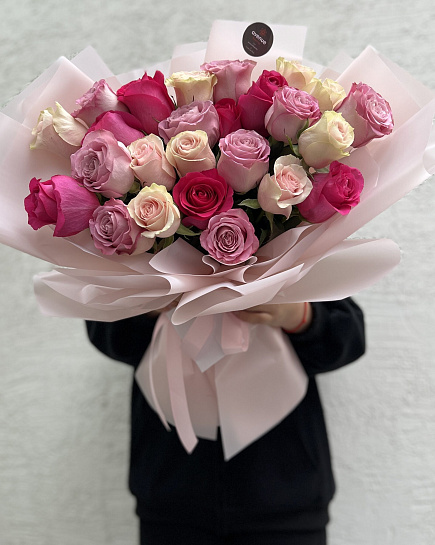 25 Голландских разноцветных роз 50 см с доставкой по Алматы
