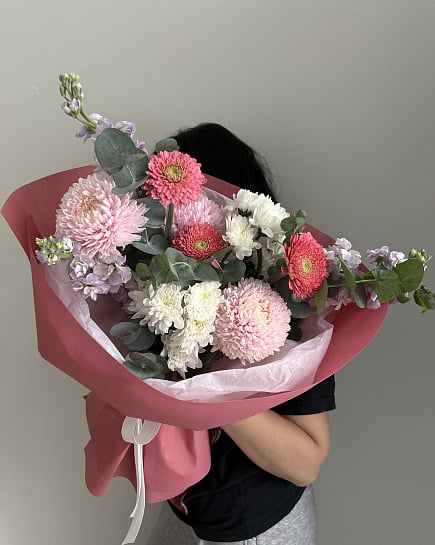 Большой асимметричный букет из гербер и хризантем with delivery to Astana