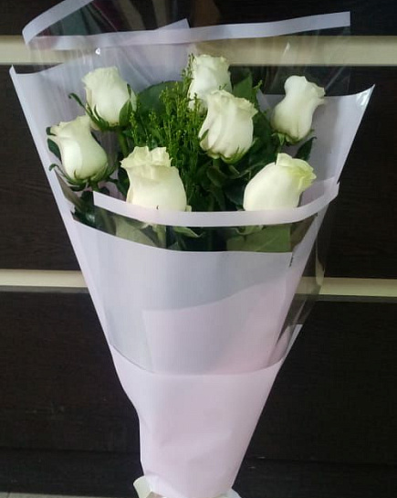 7 белых голландских роз в оформлении  с доставкой по Уральске