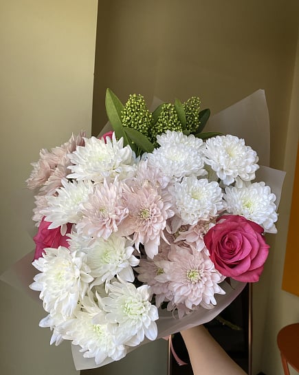 Бело-розовая нежность с хризантемами с доставкой по Астане