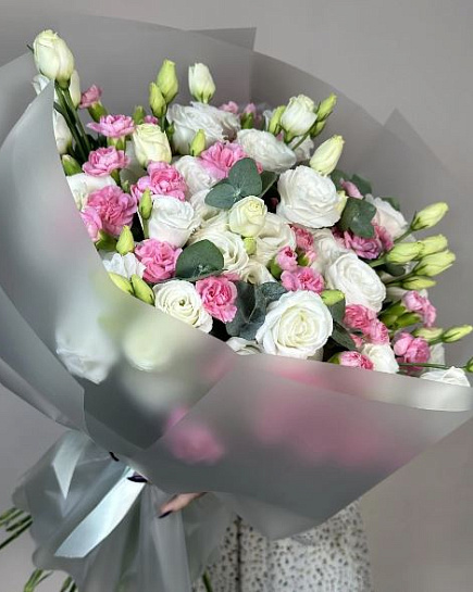 Bouquet Muse of lisianthus and spray carnations with delivery to Almaty