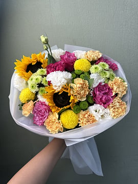 Солнечный микс с подсолнухами и эустомой