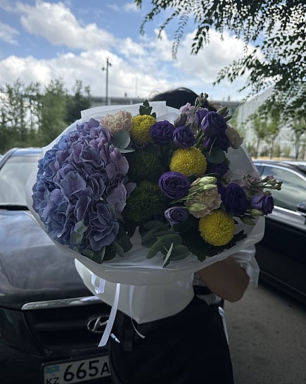 Большой круглый букет с синей гортензией с доставкой по Астане