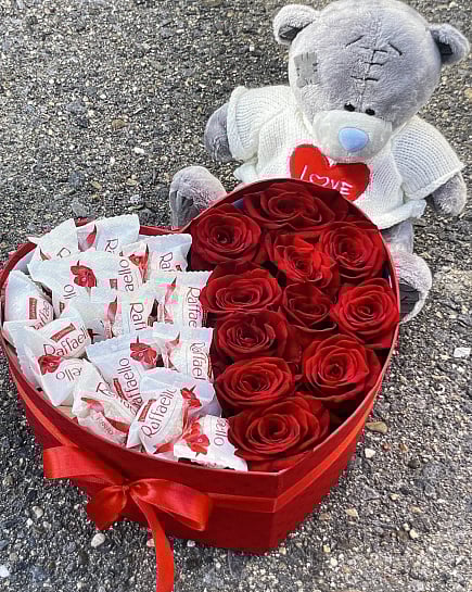 Сердце из роз и Raffaello с доставкой по Павлодаре