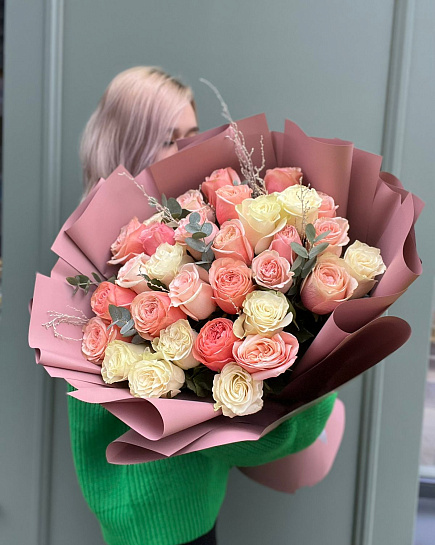 Mix of roses 31pcs with decor with delivery to Almaty