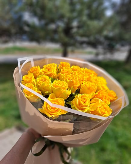 Солнечный комплимент из желтых роз с доставкой по Алматы