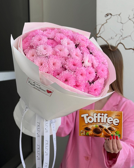 Combo of 9 chrysanthemums and Toffifee with delivery to Astana