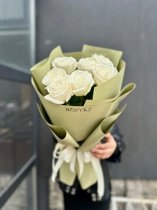 Bouquet of 7 tall roses (70-80cm)