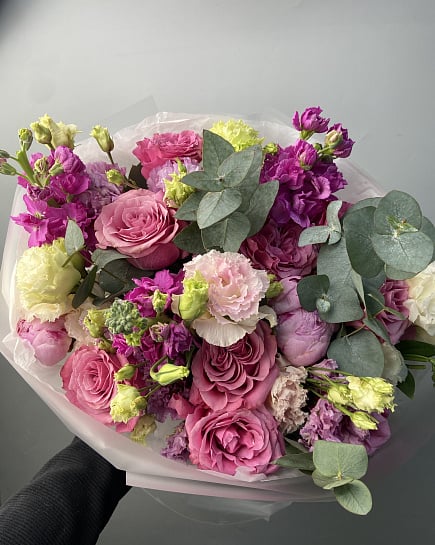 Нежный букет с пионовидными розами и эустомой с доставкой по Астане