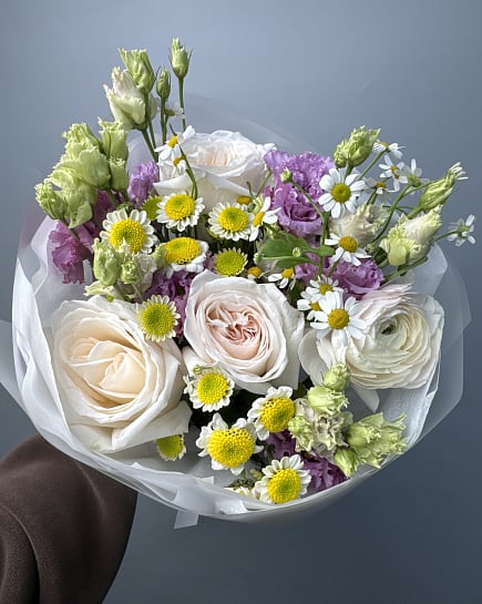 Весенняя палитра с пионовидными розами с доставкой по Астане