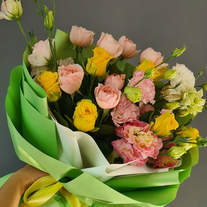 Delicate Euro bouquet of roses and lisianthus