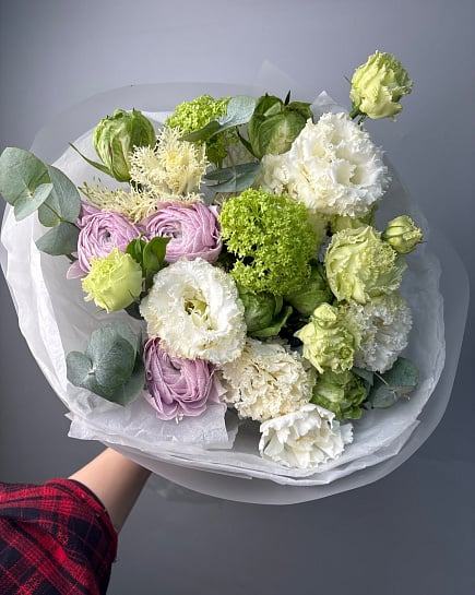 Нежный букет из ранункулюсов и эустомы с доставкой по Астане