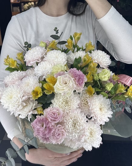 Пастельная гармония с хризантемами и эустомой с доставкой по Астане