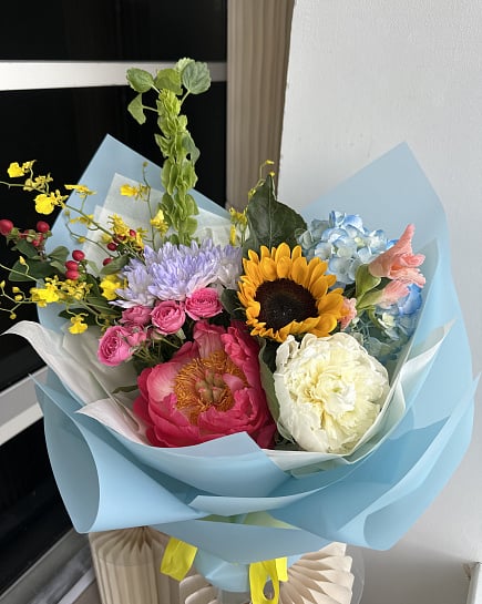 Яркий микс с подсолнухом и пионами with delivery to Astana
