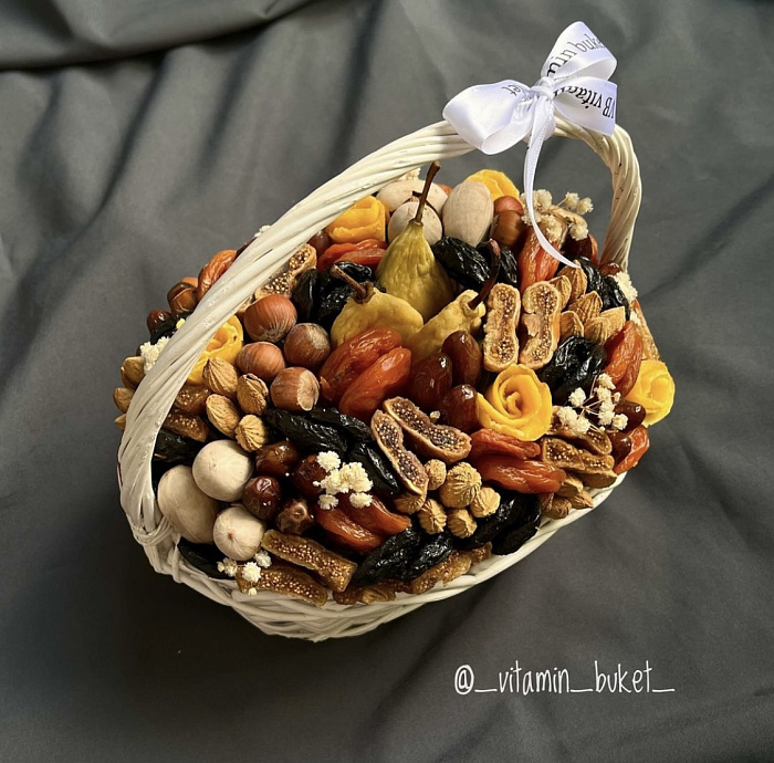 Dried fruit basket