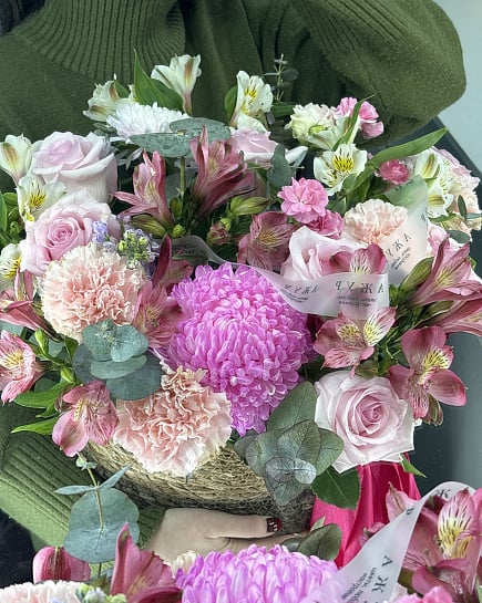 Розовое очарование с хризантемами с доставкой по Астане