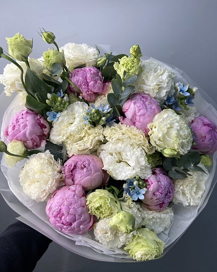 Нежный букет с пионами и эустомой с доставкой по Астане