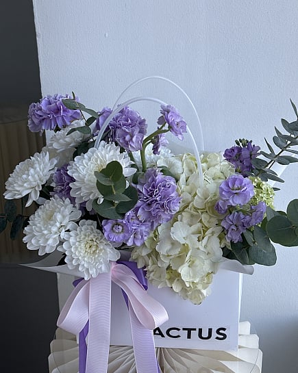 Сиреневая нежность в сумочке с доставкой по Астане