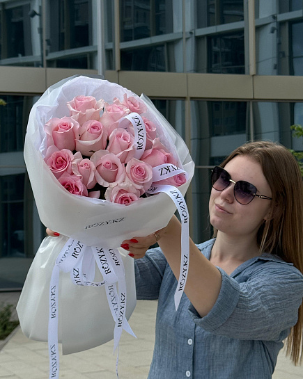 Bouquet of 15 pink roses with delivery to Astana