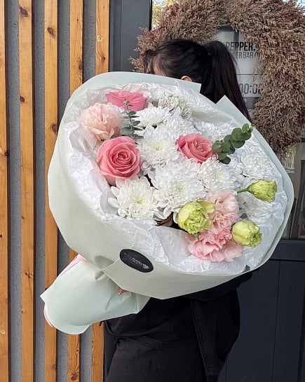 Белоснежная симфония с розовыми акцентами with delivery to Almaty