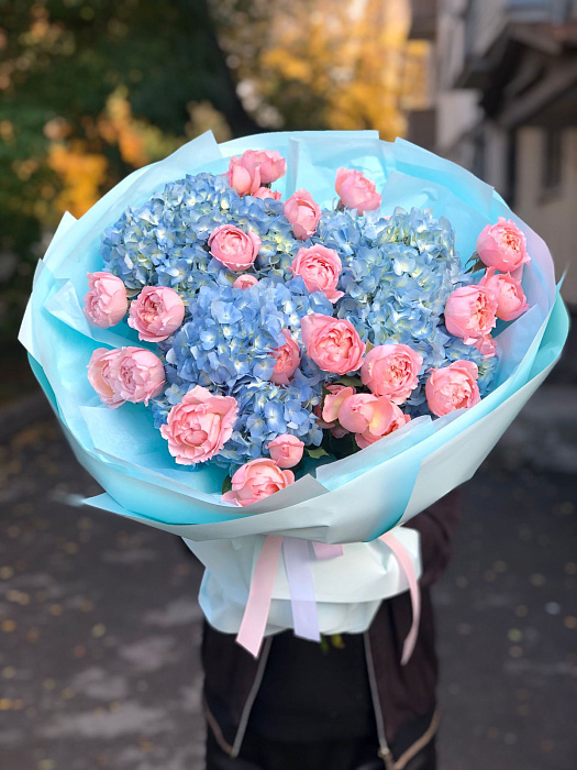 Bouquet with peony bush rose