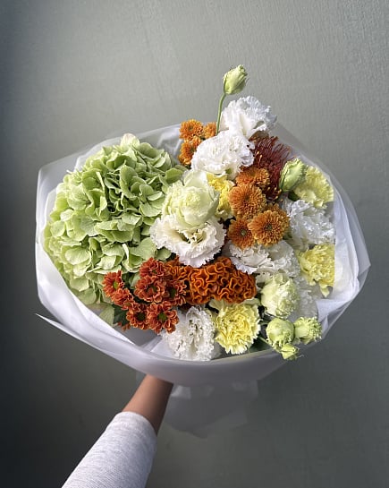 Белый букет с гортензией эустомой и хризантемами с доставкой по Астане