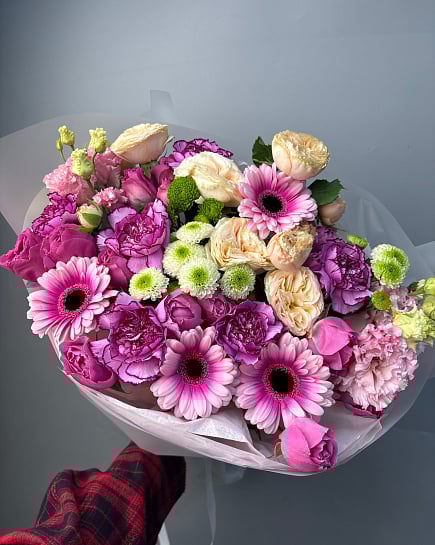 Яркий микс из пионовидных роз и гербер с доставкой по Астане