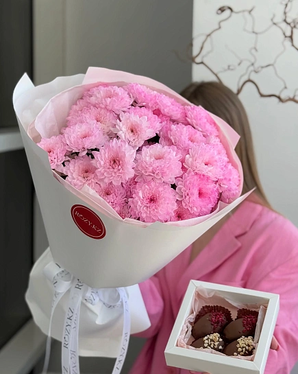 Комбо из 5 хризантем и финики в шоколаде  с доставкой по Астане