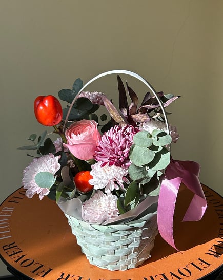 Маленький круглый букет из хризантем with delivery to Astana
