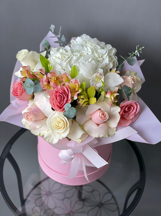 Flower arrangement in a box