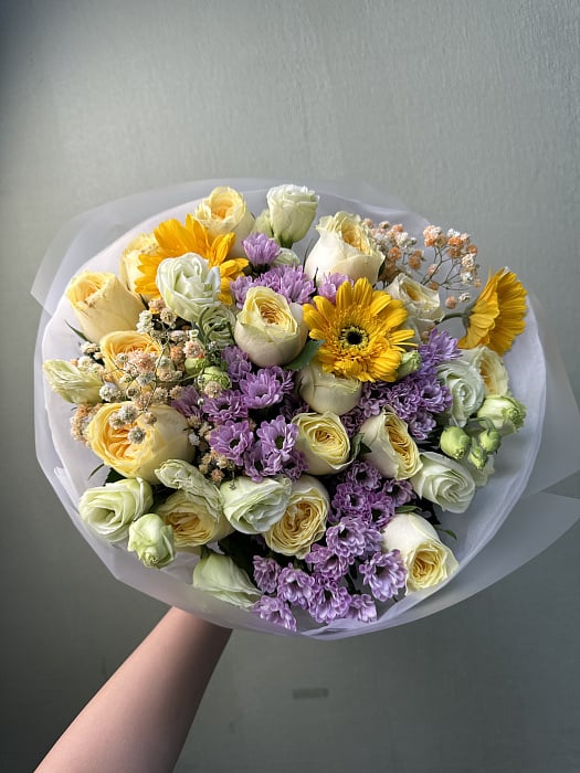 Солнечный микс с герберами и хризантемами