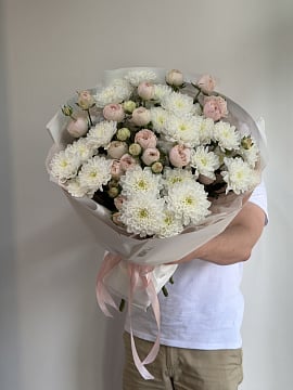 Белоснежная нежность с пионовидными розами