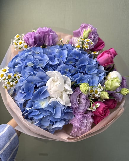 Яркий микс с гортензией и эустомой with delivery to Astana
